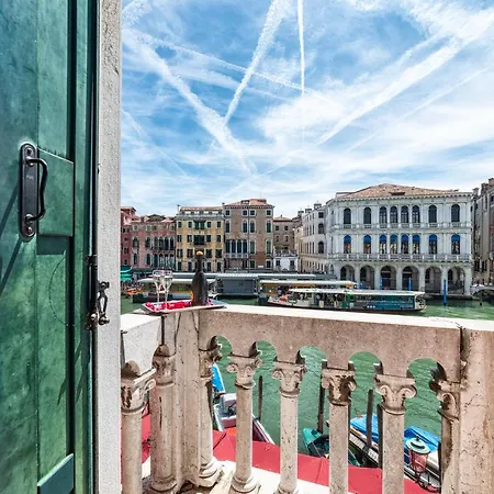 Royal Rialto - Grand Canal View Apartmán *