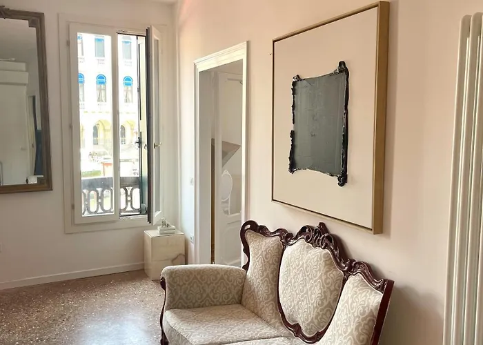 Royal Rialto - Grand Canal View *